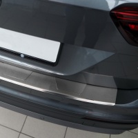Nerezov� kryt prahu zadn�ch dve�� s hranou VW UP -- od roku v�roby 2012-